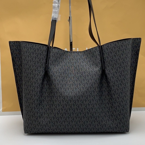 MICHAEL KORS
Emilia Large Logo Tote Shoulder Bag
COLOR Black Signature 
NWT - Picture 10 of 16